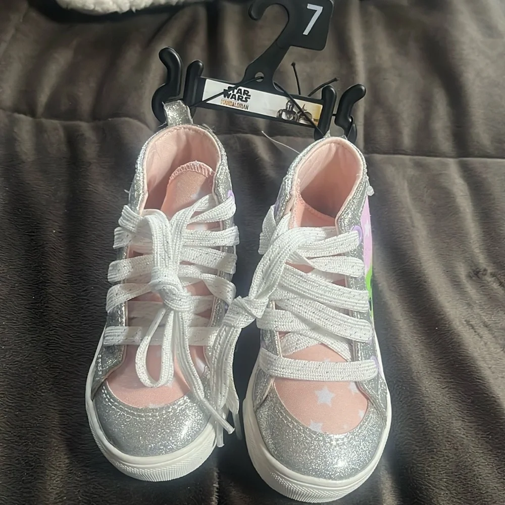 Baby Yoda shoes - Picture 2 of 5